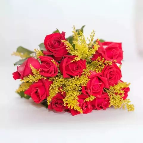 Buquê com 12 Rosas Vermelhas