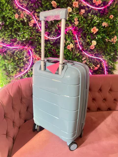 Valija Agarrate Catalina mediana 24" + Beauty de mano - comprar online