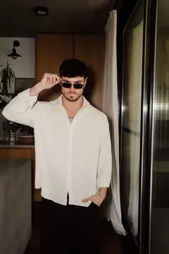 CAMISA MANGA LARGA LINO ESLASTIZADO OVER CREMA - comprar online