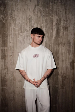 Imagen de REMERA SHOWY NO APPROVAL VINT CREMA