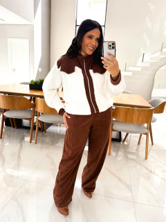 Conjunto Plus Size em Veludo Cotelê blusa com ziper frotal e calça estilo pantalona Agatha