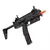 Jogador em um cenário de CQB, apontando a submetralhadora compacta VFC MP7A1.