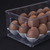 Organizador transparente para ovos com capacidade para 15 unidades, ideal para geladeira.