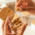 Pote hermético com tampa de bambu, 1 litro. Perfeito para organizar sua cozinha e armazenar seus alimentos como grãos, farinhas, biscoitos e massas conservando o sabor e a crocância. Design elegante que valoriza qualquer cozinha.