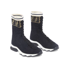 Bota Fendi na internet