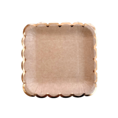 Plato cuadrado kraft onda dorada x10 unidades