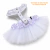 Vestido de casamento branco para cachorro com coleira, guia, laço e saia de tule decorada com florese pérolas