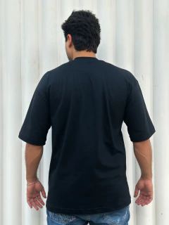 Imagem do CAMISETA OVERSIZED LISA “PRETO”
