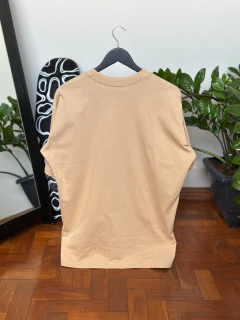 CAMISETA OVERSIZED LISA - BEGE - comprar online