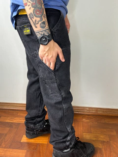 CALÇA CARPINTEIRO- PRETO - Quarto de Pedro