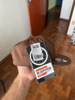 BONÉ FIVEPANEL CHRONIC - MARROM - Quarto de Pedro