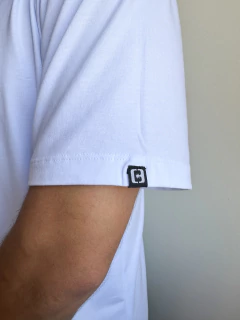 CAMISETA HYBE “LOVE” - BRANCA - loja online