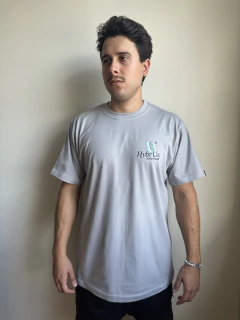 Imagem do CAMISETA HYBE “LOVE” - CINZA