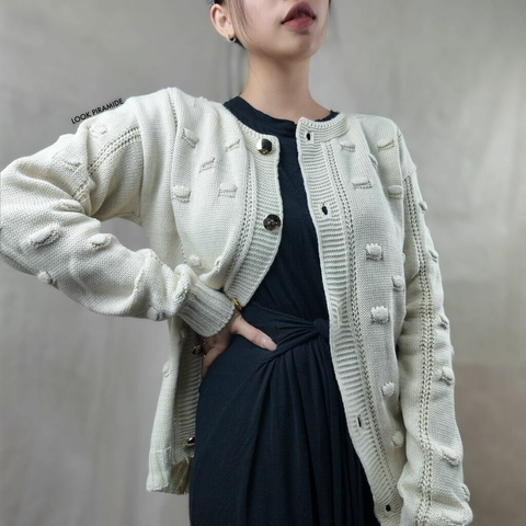 Cardigan Curto Tricô C Botão Bolinha Creme