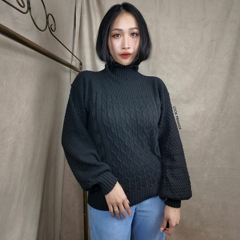 Blusa Tricô Gola Alta Trancinha Peitoral Preto