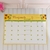 Calendário de planejamento mensal para 2025, com fundo amarelo e ilustrações de girassóis, apresentando espaços em branco para os dias da semana.