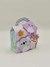 Caixa decorativa de festa Squishmallows com desenhos de um coalinha e um cervo, em cores suaves e detalhes em glitter.