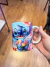 2 Artes Canecas Stitch Png e pdf na internet