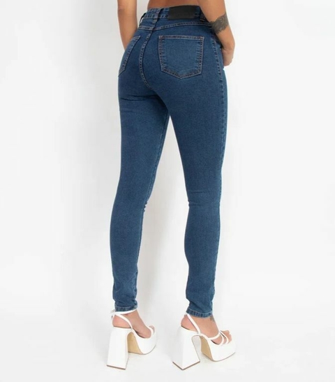 CALÇA HOT PANTS LAVAGEM ESCURA LADY ROCK