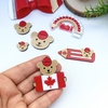 Urso Maple Bear com Bandeira