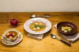 SOPA KNEIDLACH COM CALDO DE FRANGO