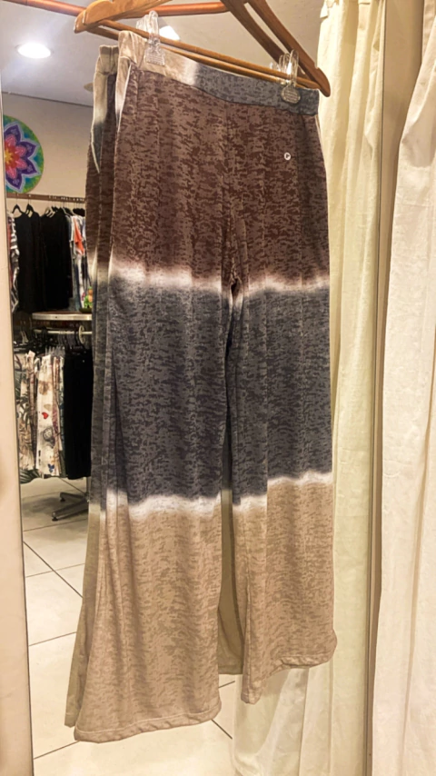 Calca estampada com bolso