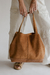 Bolsa Tote Serenza de Camurça Caramelo - ANNA MOURA | Bolsas Artesanais em Couro