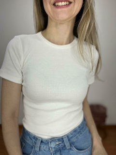 Blusa básica essencial - loja online
