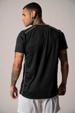 Remera Resistence en internet