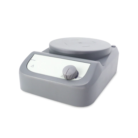 Agitador magnético analógico cinza com botão de controle de velocidade até 1500 RPM