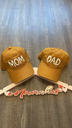 Bonés MOM e DAD