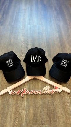 Bonés MOM e DAD na internet