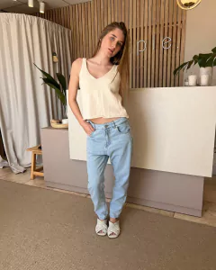 JEAN MOM FIT TARZIAN - Simple zapatos