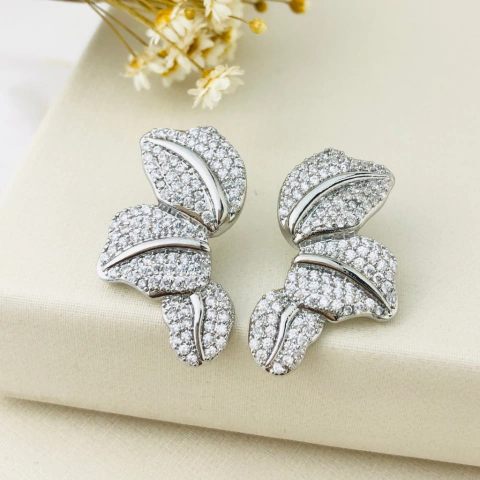 Brinco Meia Flor Cravejado Folheado - comprar online