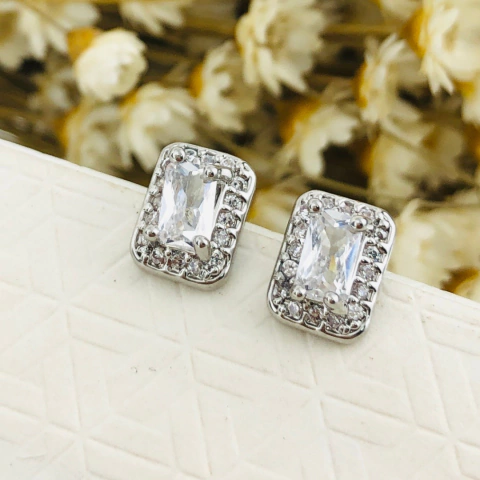 Brinco Pequeno Quadrado Folheado