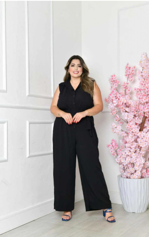 MACACÃO PRETO CLAUDIA PLUS SIZE