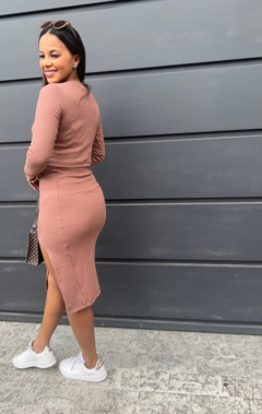 CONJUNTO EVA RIBANA MARROM na internet