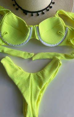 Conjunto VERDE FLUORESCENTE na internet