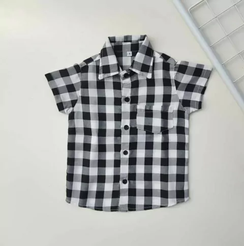 Camisa manga curta Xadrez preta e branca