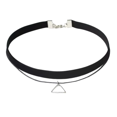 Choker Preta Dupla em Veludo e Fio Fino com Pingente Triangular Moderno