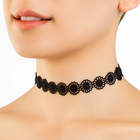 Choker Floral Gótica – Leve, Charmosa e Cheia de Atitude!