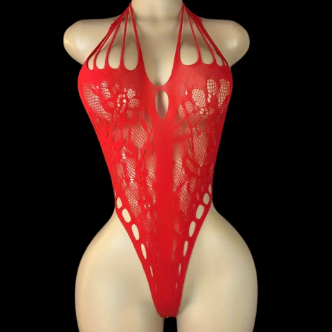 Body de rede vermelho com alças no busto e recortes sensuais