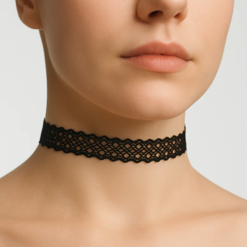 Choker Preto Vazado – Fashion, Leve e Super Versátil!