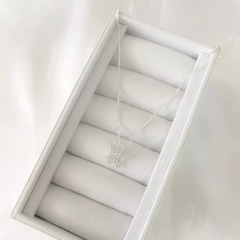 Colar Borboleta Cravejada com Zircônias Banhado a Prata - comprar online
