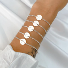 Pulseira Inicial Banhada a Prata na internet