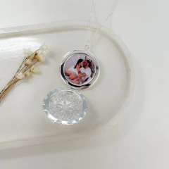 Colar Relicário Redondo Grande Vazado Banhado a Prata