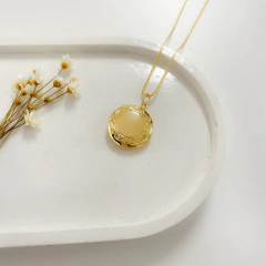 Colar Relicário Redondo Médio Banhado a Ouro 18K - comprar online