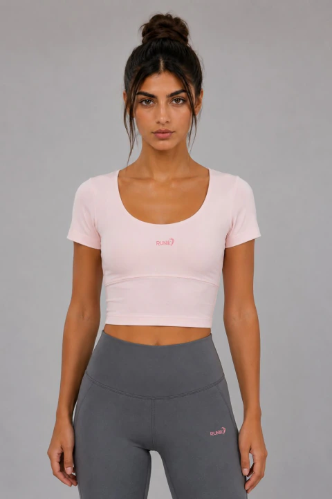 CROP TOP DEPORTIVO CON MANGA CORTA Y TAZAS INCORPORADAS