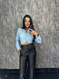 Cropped camisa Bea na internet