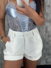 Shorts com botão encapado G